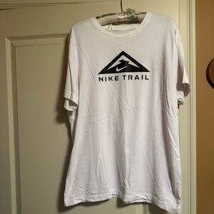 Nike Trail White Short Sleeve Men's Tee.  Size L.
